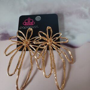 NWT PAPARAZZI GOLD FLOWER POWER